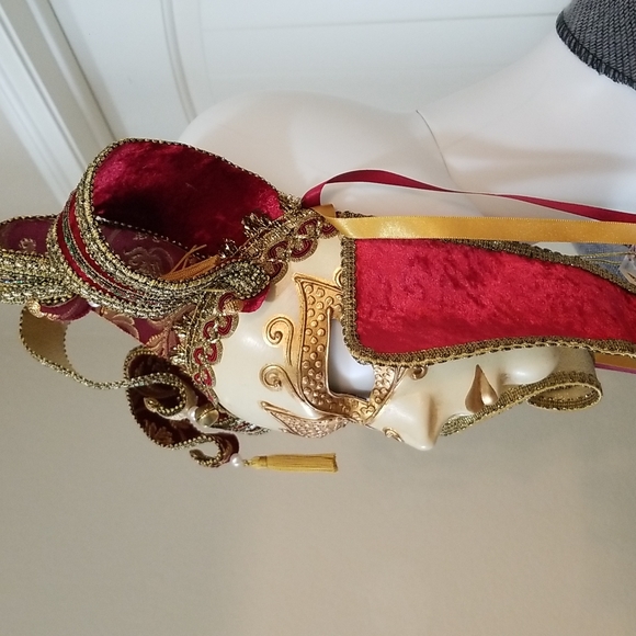 Beautiful Italian made Mask - Picture 4 of 7